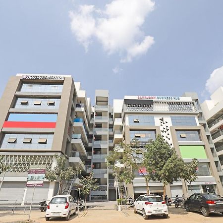 Oyo Flagship 86605 Hotel The Meriton Ahmedabad Esterno foto