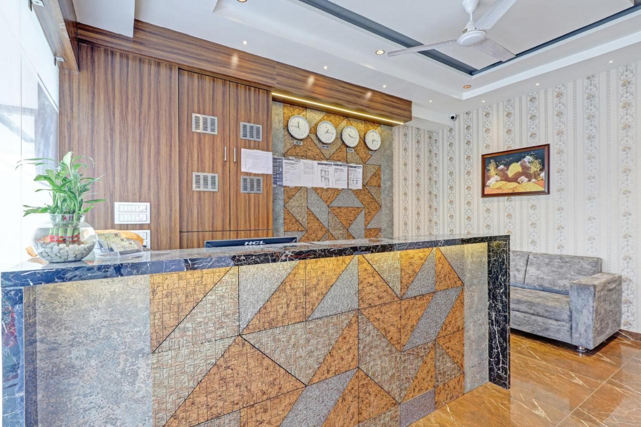 Oyo Flagship 86605 Hotel The Meriton Ahmedabad Esterno foto