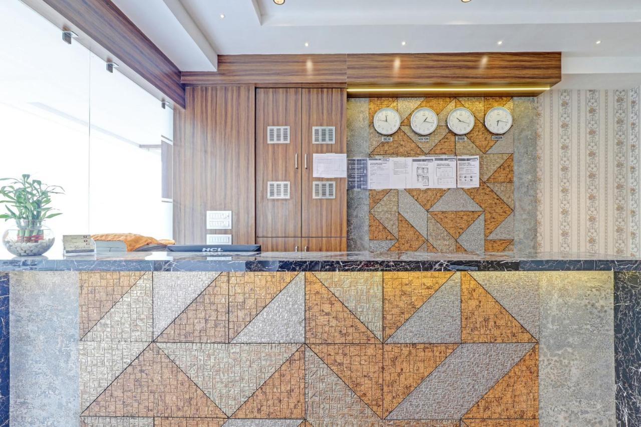 Oyo Flagship 86605 Hotel The Meriton Ahmedabad Esterno foto