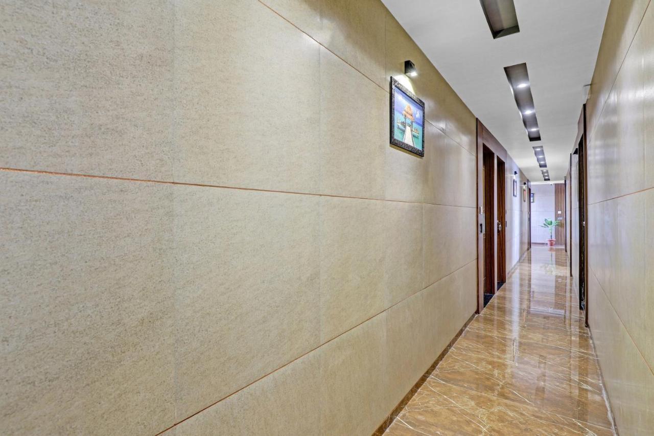 Oyo Flagship 86605 Hotel The Meriton Ahmedabad Esterno foto