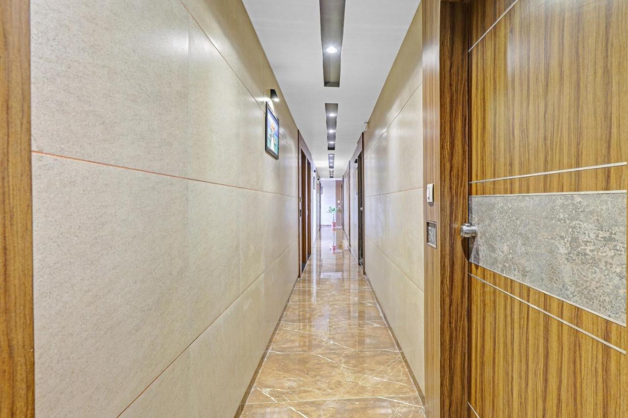 Oyo Flagship 86605 Hotel The Meriton Ahmedabad Esterno foto