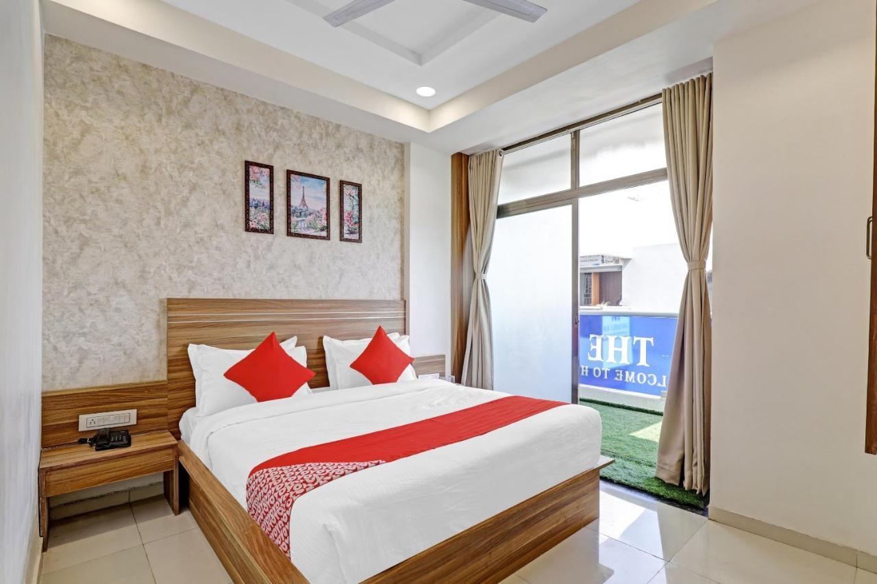 Oyo Flagship 86605 Hotel The Meriton Ahmedabad Esterno foto