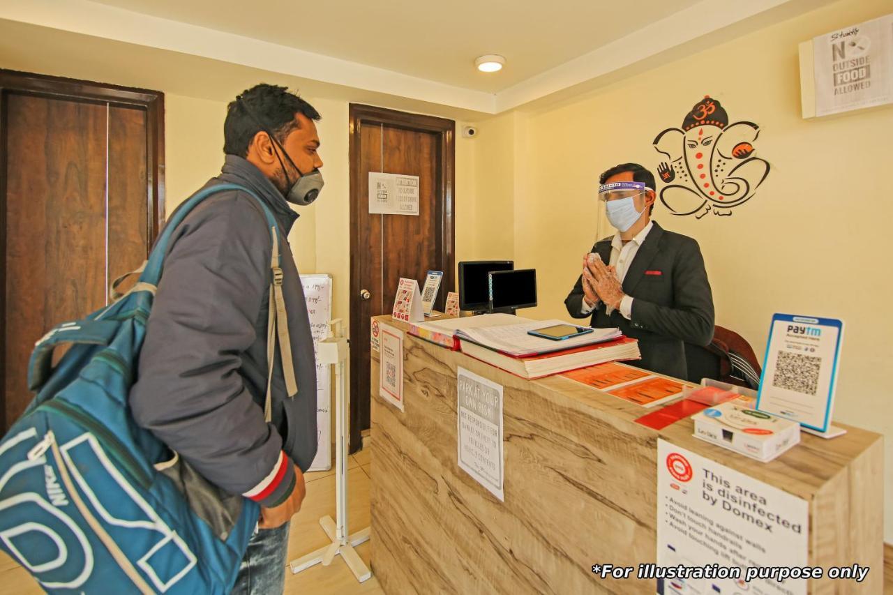 Oyo Flagship 86605 Hotel The Meriton Ahmedabad Esterno foto