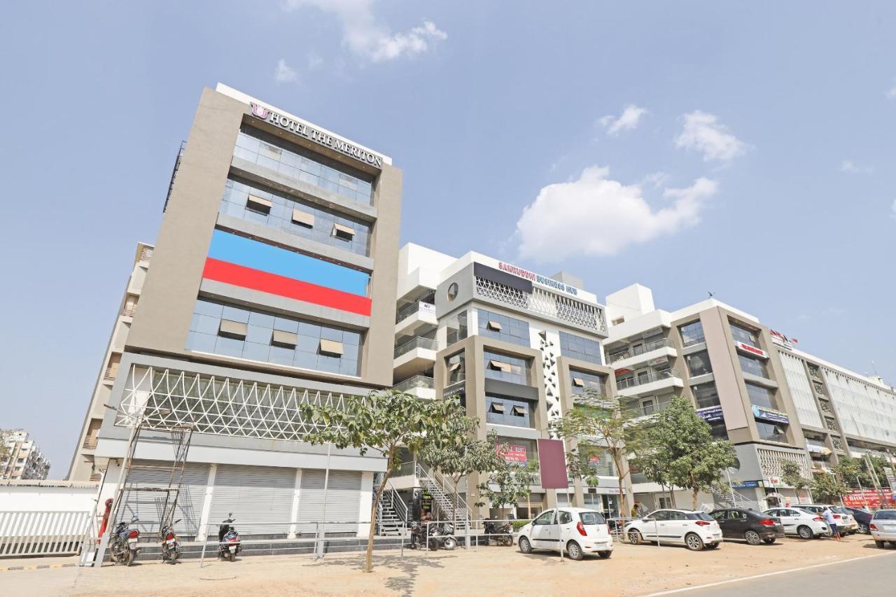 Oyo Flagship 86605 Hotel The Meriton Ahmedabad Esterno foto