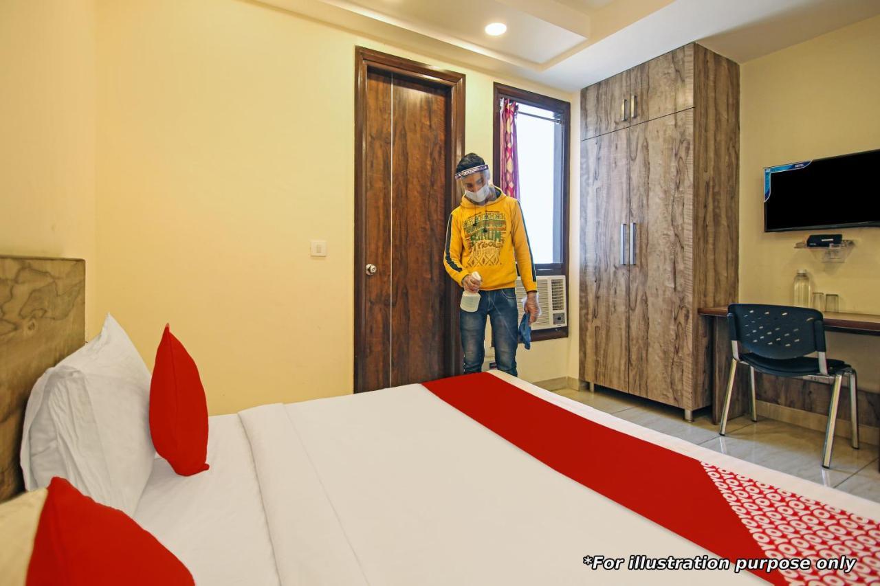 Oyo Flagship 86605 Hotel The Meriton Ahmedabad Esterno foto