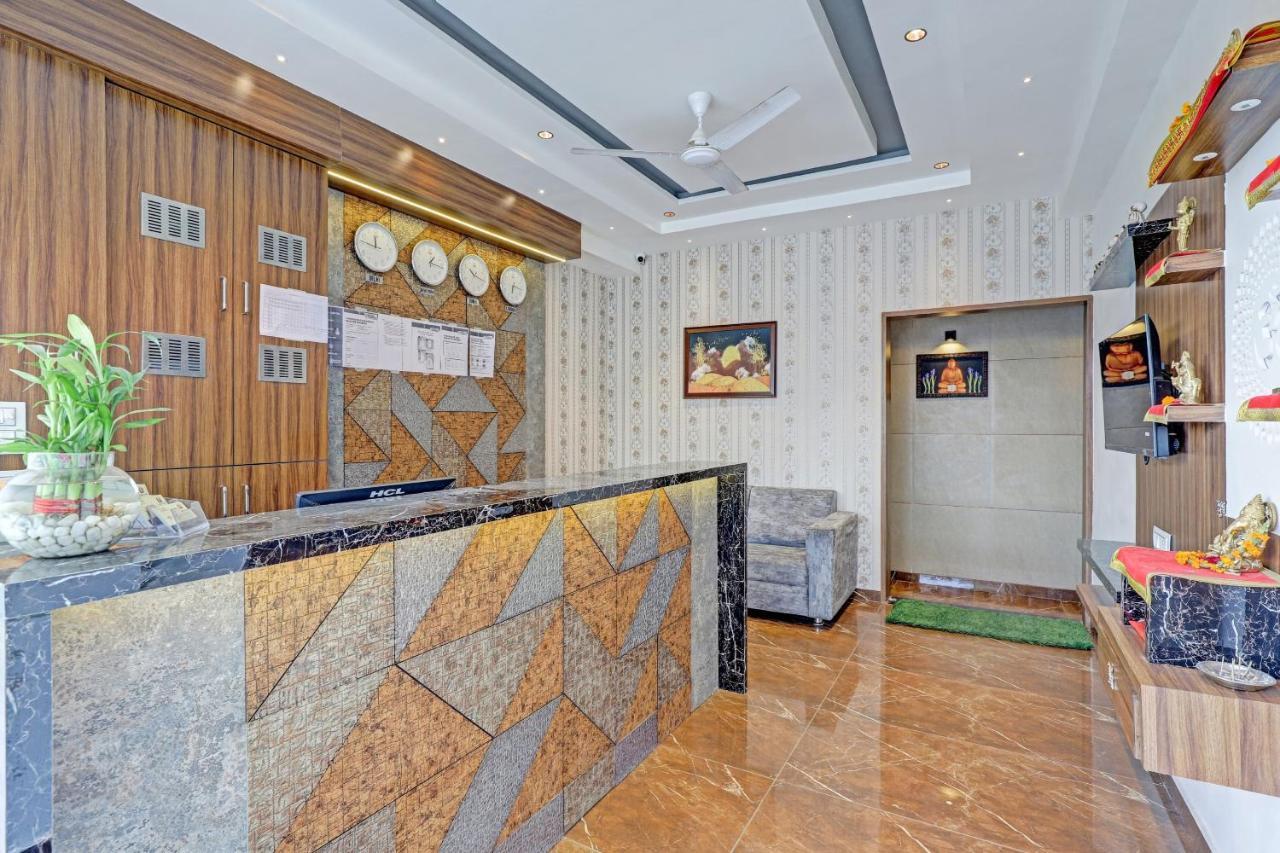 Oyo Flagship 86605 Hotel The Meriton Ahmedabad Esterno foto
